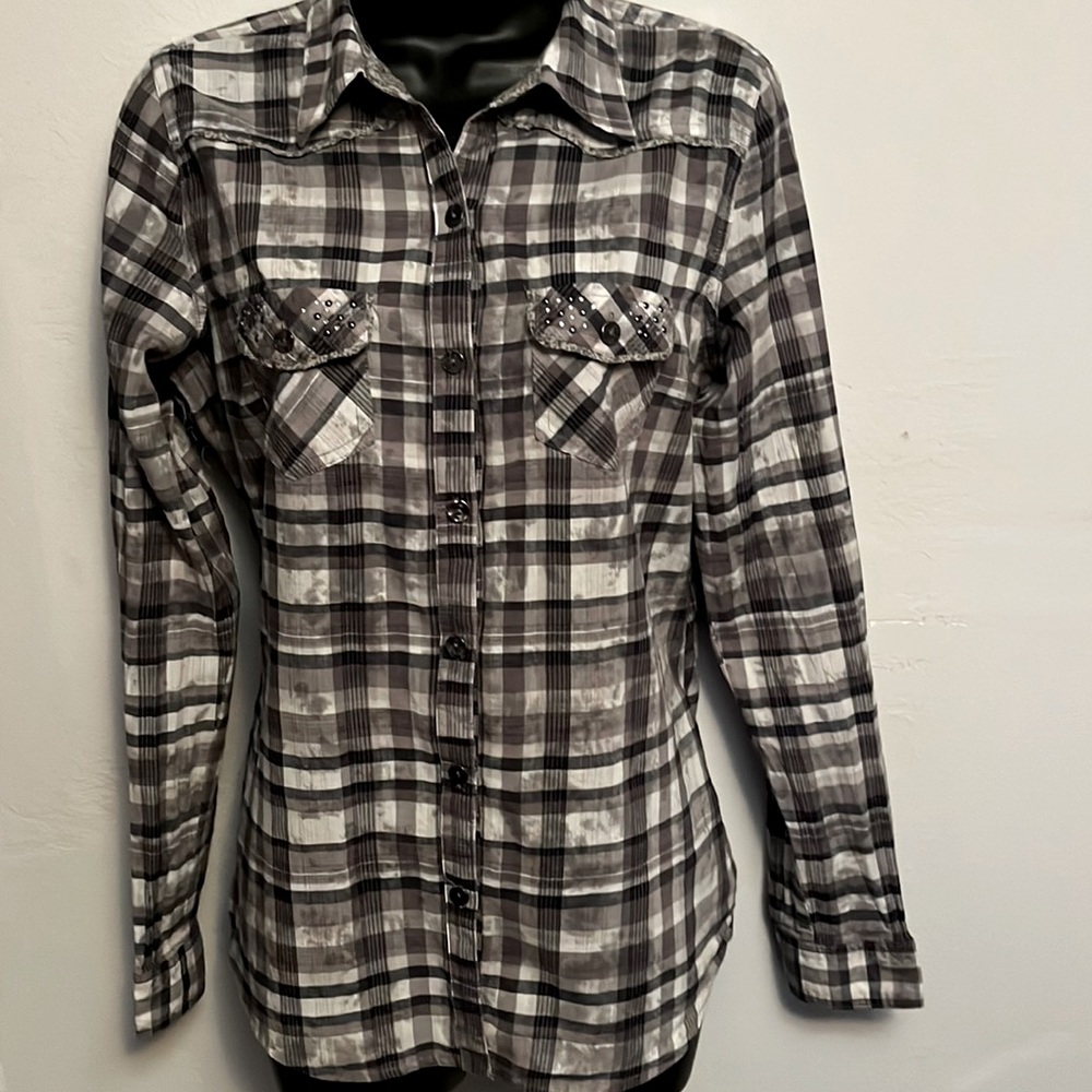 SOLD ✔️ Womens button down top!